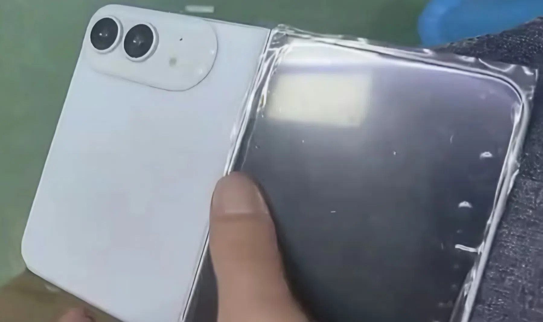 iPhone Ultra Ice Universe